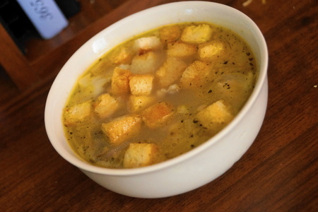 Фото к рецепту: Суп с рисом и чесночными гренками