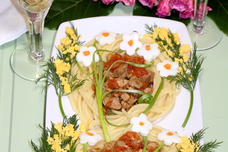 Фото к рецепту: Спагетти от borhes с корсиканским стуфату  «8 марта» (в стиле открыток советских времен)