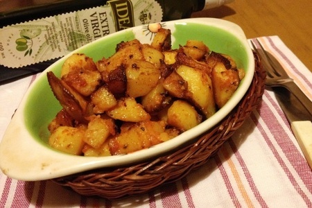 Фото к рецепту: Пататас бравас или "храбрый картофель"