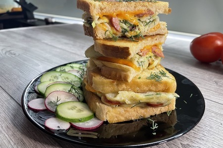Фото к рецепту: Горячий бутерброд с молодой капустой