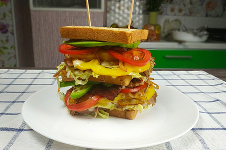 Фото к рецепту: Мега сэндвич со свиными ребрами