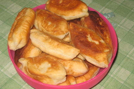 Фото к рецепту: Пирожки  с картошкой жаренные на сковороде