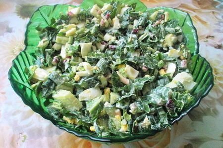 Фото к рецепту: Салат из черемши с огурцом