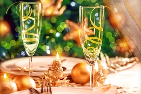 Большая семья за столом: как избежать конфликтов в новогоднюю ночь