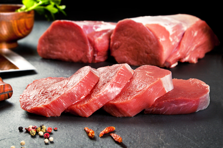 Как правильно размораживать мясо: 3 проверенных способа