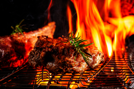 Уголь, цедра и сок: секреты приготовления мяса на открытом огне