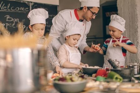 Дети готовят: простые рецепты для юных поваров (в компании родителей)