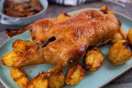 Не хуже курицы: утка с картошкой в духовке