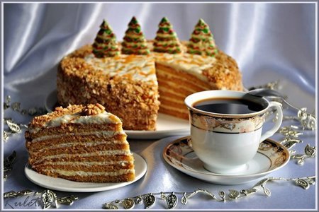 Как испечь медовик - самый любимый домашний торт в России!Рецепты на любой вкус!