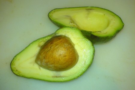 Авокадо - как его съесть и посадить: шаг 1