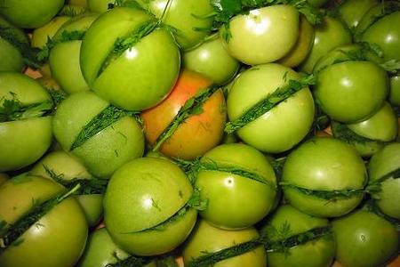 Фаршированные зеленые помидоры на зиму, заготовка помидоров на зиму: шаг 1