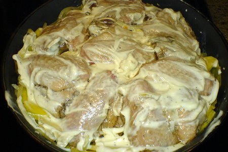Куриные крылышки под майонезом в духовке с картофелем: шаг 5