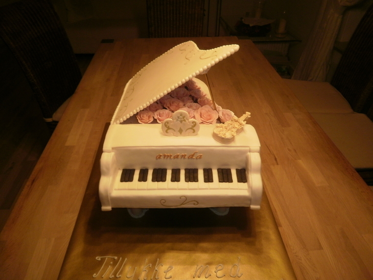 Торт "белый рояль" (подробности) пастилаж