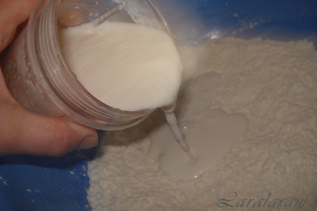Фото приготовления рецепта: Пирожки, маковый руле  из дрожжевого теста