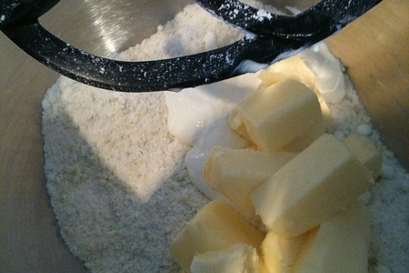 Торт подушка, фисташковый масляный бисквит, swiss meringue buttercream: шаг 5