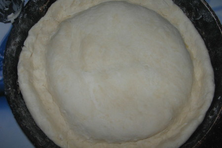 Фото приготовления рецепта: Пирог  с начинкой из плавленных сырков.