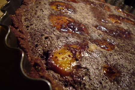 Шоколадный пирог с карамелизованными нектаринами.: шаг 3