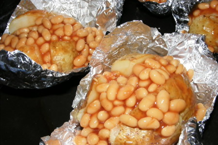 Картофель запеченный с фасолью и сыром(baked potate with beans and cheese): шаг 4