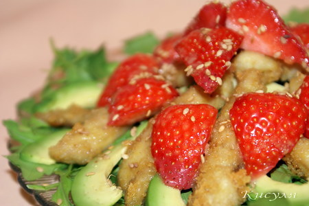 Салат из курицы-карри с клубникой и авокадо: шаг 6