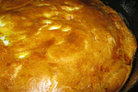 Пирог  с начинкой из плавленных сырков,яиц и колбаски: шаг 6