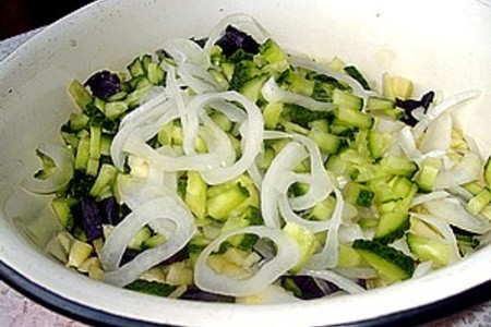 Салат с креветками и базиликом: шаг 5