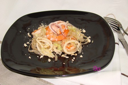 Салат из рисовой лапши с креветками и кальмарами: шаг 7