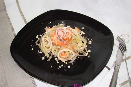 Салат из рисовой лапши с креветками и кальмарами: шаг 8
