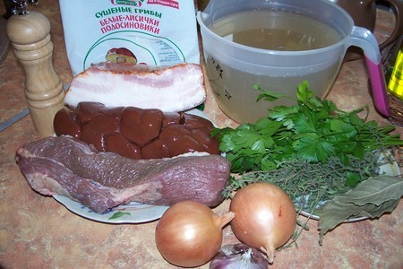 Английский пирог с говядиной, почками и грибами ("english steak &amp; kidney pie").: фото шаг 1