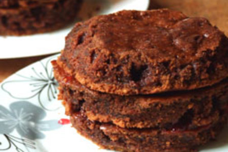 Тыквенные десерты: ореховый пирог с тыквой и шоколадные кексы в виде тыквы: шаг 7