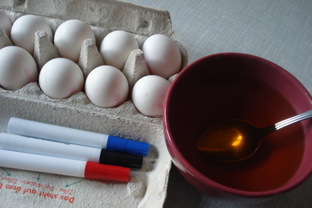 Пасхальные яйца"смайлики" -: шаг 1
