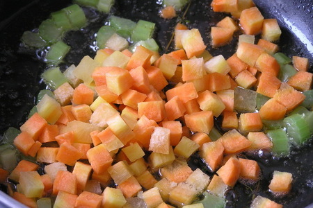 Жареный картофель с овощным рагу и чесноком : шаг 4