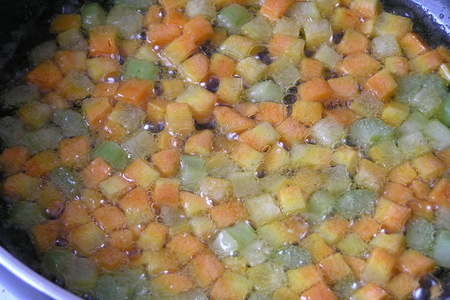 Жареный картофель с овощным рагу и чесноком : шаг 5