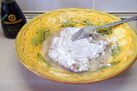 Шницель из индейки в ореховой панировке, с капустным салатом.: шаг 4
