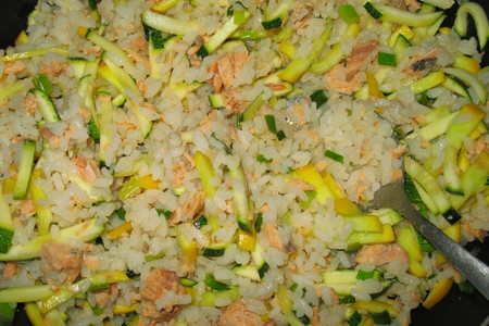 Рисовая запеканка с кабачками и консервированной рыбкой.: шаг 6