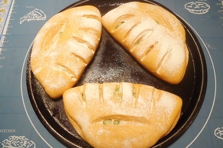 Томатный хлеб с чесноком, сыром и зеленью: шаг 13