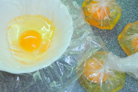 Салат с яйцами-пашот и пикантной заправкой: шаг 2
