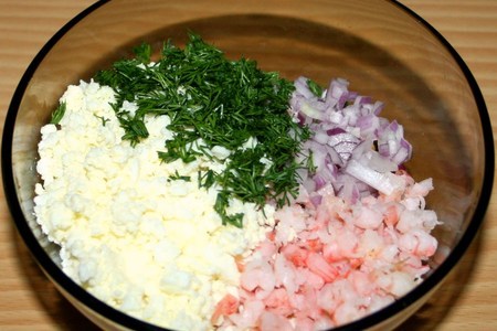 Салат с креветками в сырно-овощных тарталетках "калейдоскоп": шаг 6