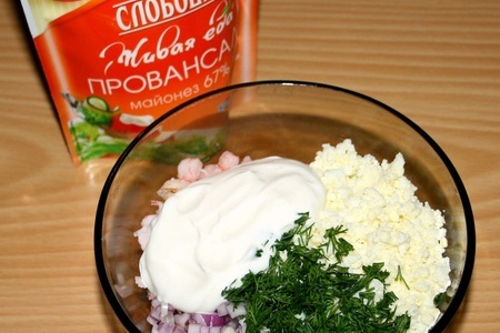 Салат с креветками в сырно-овощных тарталетках "калейдоскоп": шаг 7