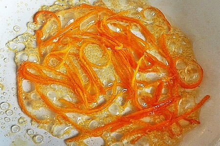 Морские гребешки с апельсиновым соусом и фисташками.: шаг 7