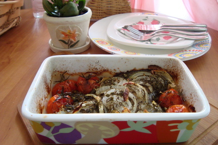 Камбала,запечённая с помидорками, луком,укропом и прованскими травами: шаг 6