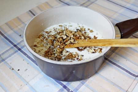 «cinnabon (синнабон)» с глазурью из белого шоколада и орехами: шаг 13