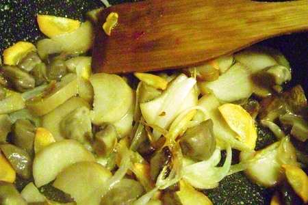 Куриное филе с грибами и ростками сои в остром соусе: шаг 2