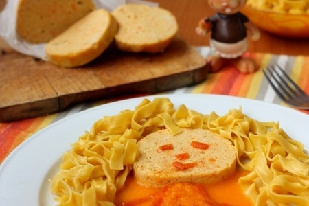 Куриная колбаса с домашней пастой и соусом "морковная принцесса": шаг 11