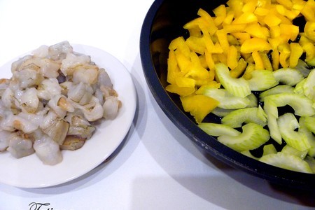 Салат с диким рисом, креветками и овощами: шаг 4