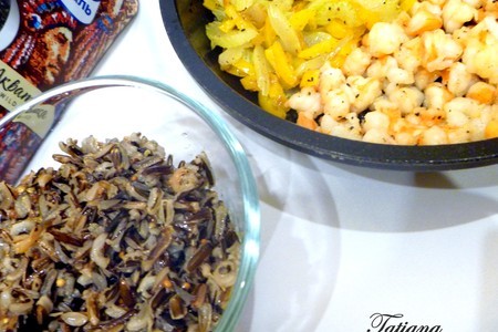 Салат с диким рисом, креветками и овощами: шаг 5