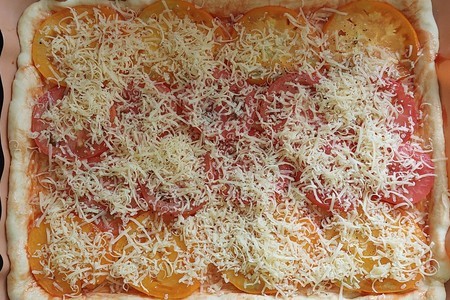 Двойная пицца с помидорами и фрикадельками #махеевъ : шаг 7