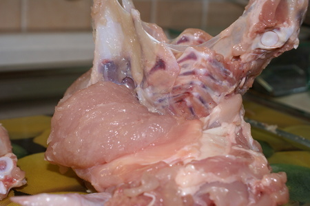 Курица без костей фаршированная фисташками и телятиной с фруктами: шаг 6