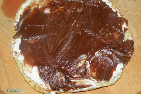 Десерт из лепешек тортилья -  вертушки с клубникой: шаг 2