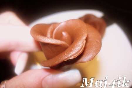 Шоколадная мастика и розочки из неё (получается всегда): шаг 8