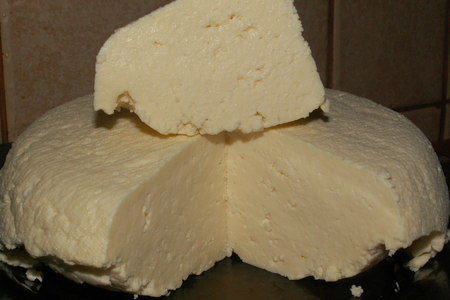 Фото приготовления рецепта: Домашний сыр без закваски